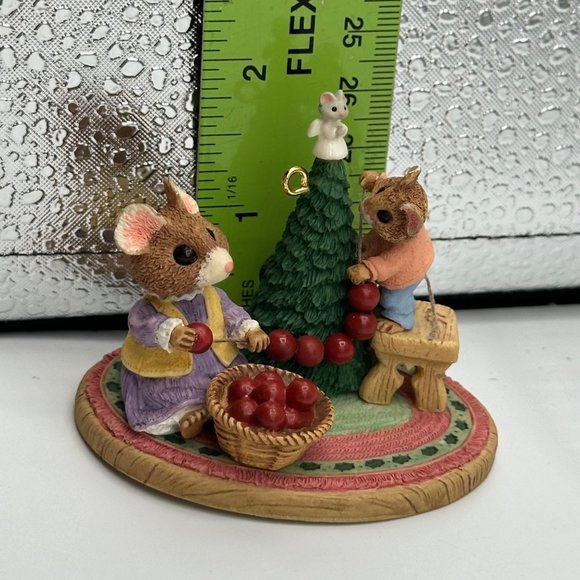 Hallmark Keepsake Ornament The Perfect Tree Tender Touches Mouse Vintage 1997 - Picture 6 of 7
